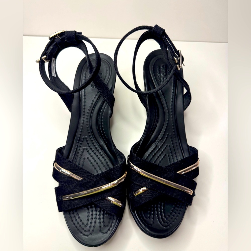 CROCS Elegant Black Sandals with Gold Straps - Picture 2 of 8